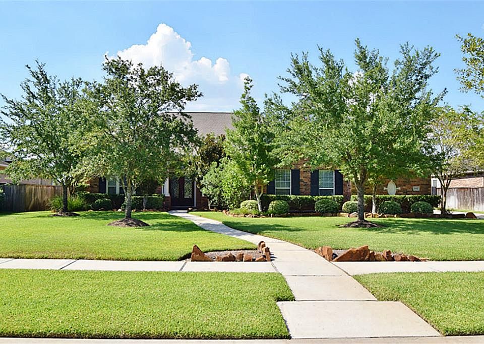 1st image of 2002 Lake Fountain Dr