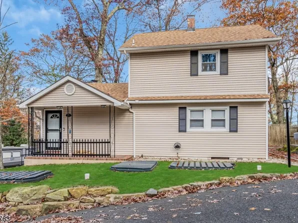 47 Wildwood Shores Dr, Hopatcong Boro, NJ 07843