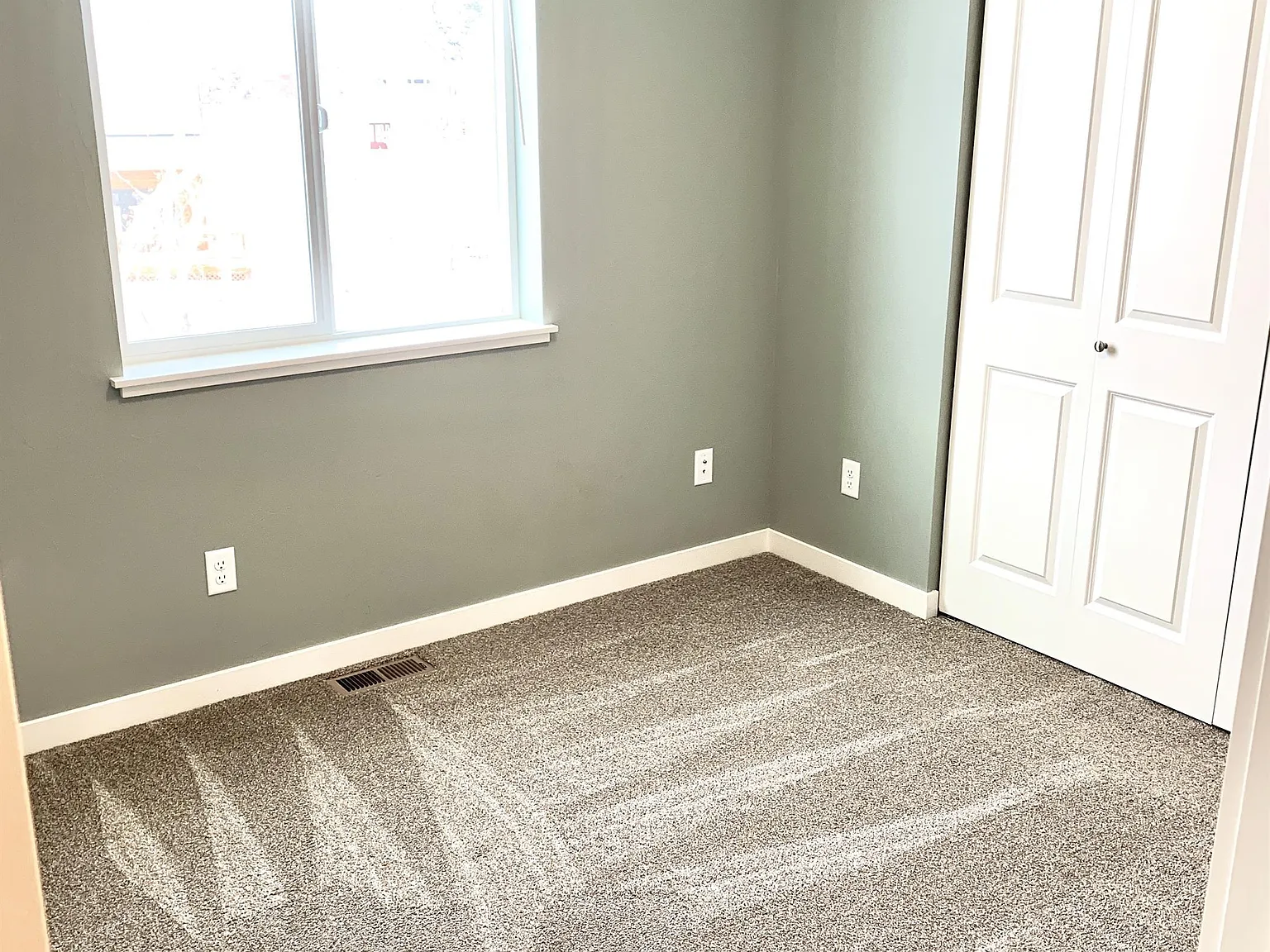 577 South Davis Street - 1 — Photo 2