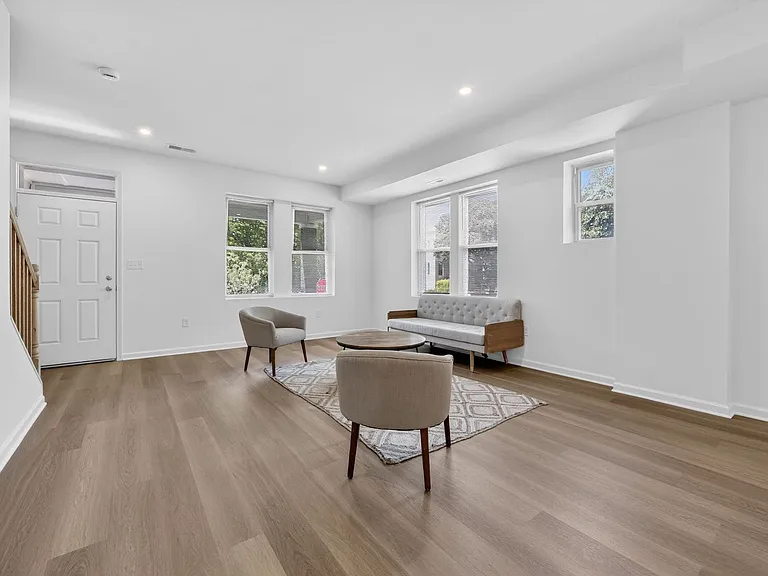 1127 Orren St NE — Photo 3