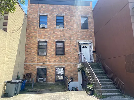 Rented by Premier Metro Realty Corp | media 33