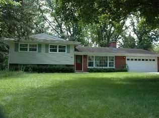 207 Bradwell Rd, Inverness, IL 60010