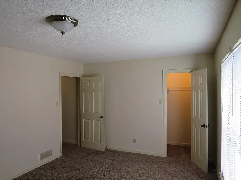 9019 Countryside Ln #D — Photo 16