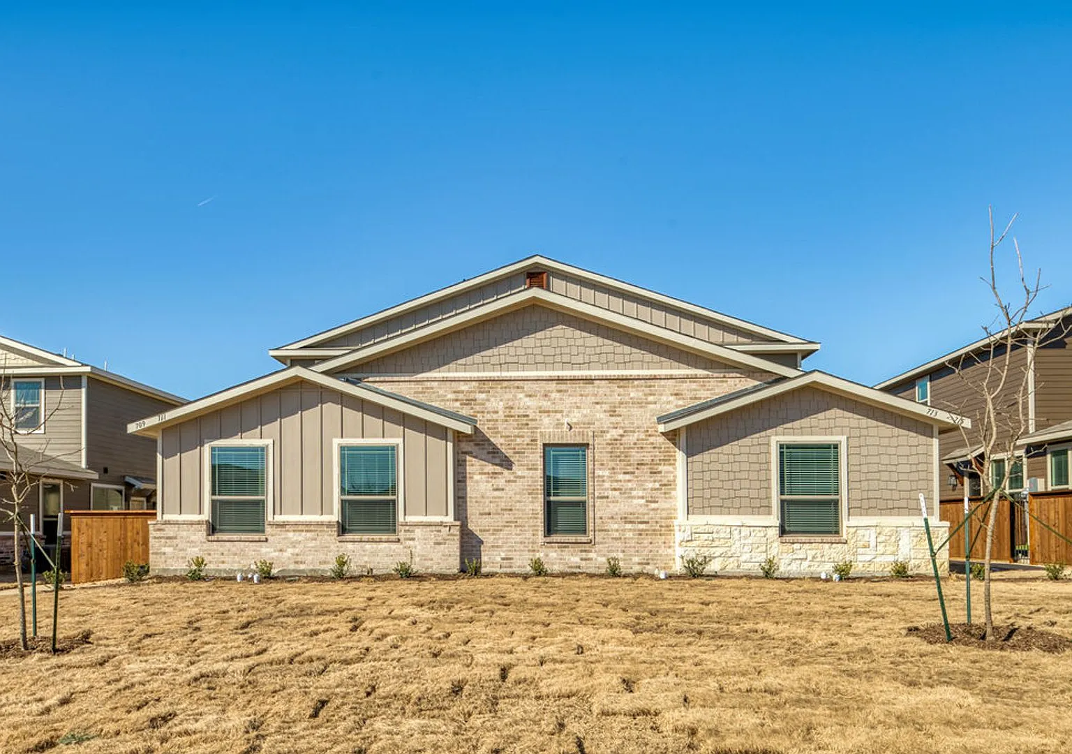Gorgeous 2 Bedroom Four Plex Located In Midlothian Isd! — Photo 1