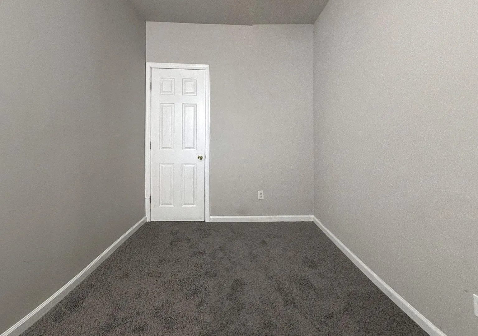 Move-In Ready 3-Bedroom Home with Stylish Hardwood-Style Flooring — Photo 4