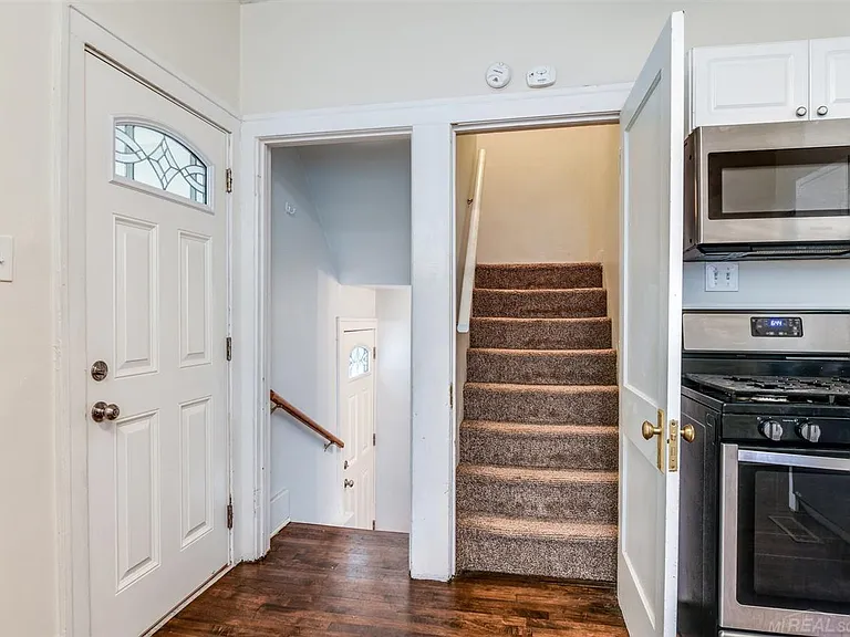 1348 Wayburn St — Photo 10