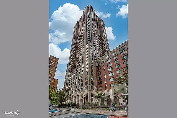 Rented by R New York | media 17