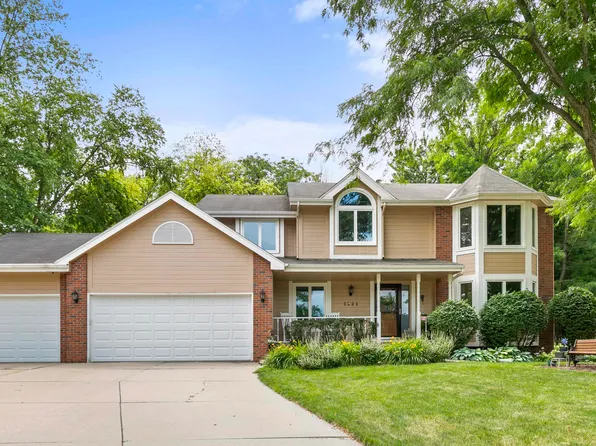1221 N 163rd Cir, Omaha, NE 68118