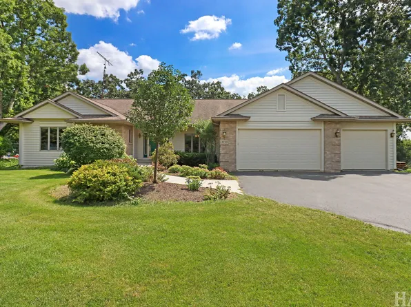 2215 N Elmkirk Park, McHenry, IL 60051