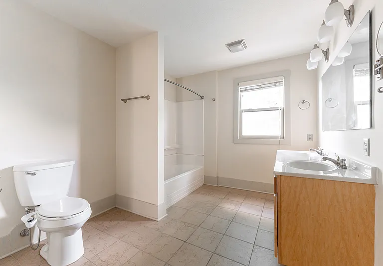 918 Prospect St — Photo 9