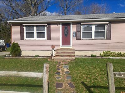 82 Valley Ave, Warwick, RI, 02886