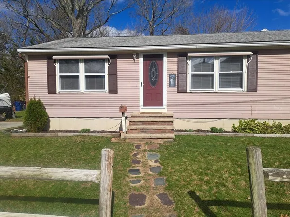 82 Valley Ave, Warwick, RI 02886