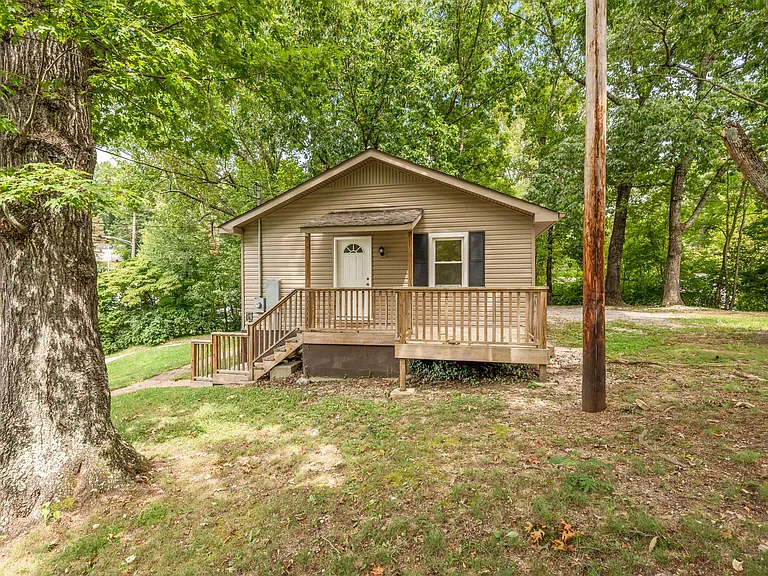 113 Wakeman Ln — Photo 1