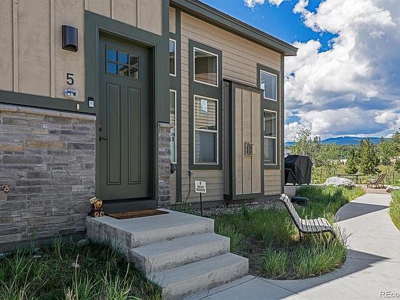 2nd image of 5 Riverwalk Pl
