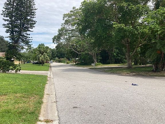 Looking east on Goldenrod