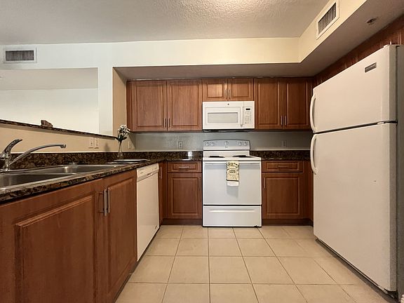 5th image of 13770 NE 3rd Ct #103-1