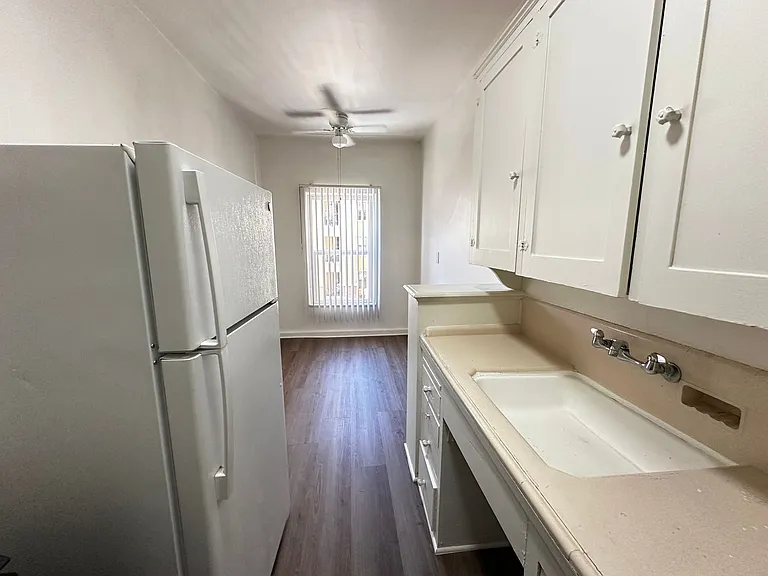 213 S Jackson St — Photo 15