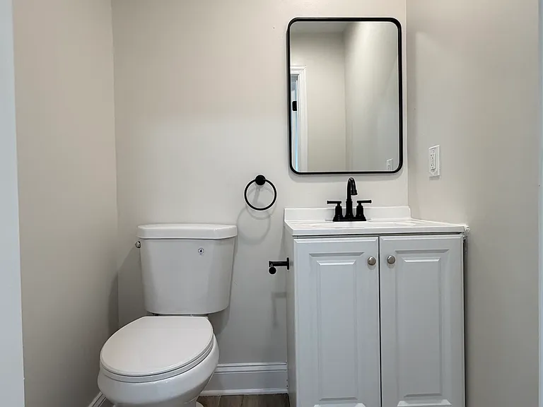 413 Evans Ave — Photo 10