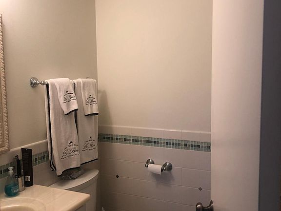 2nd image of 1967 Ascot Dr APT C