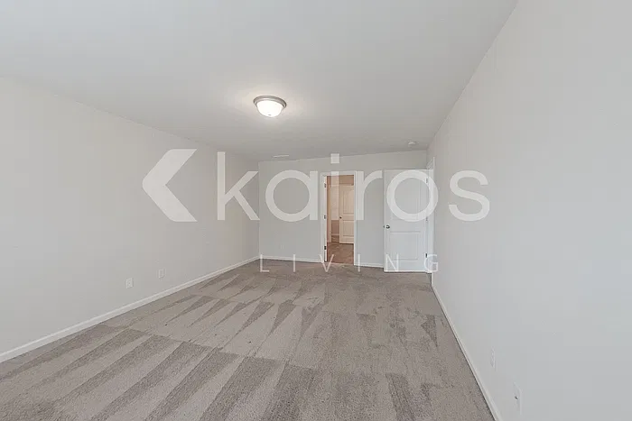 107 Lord Effingham Way — Photo 21