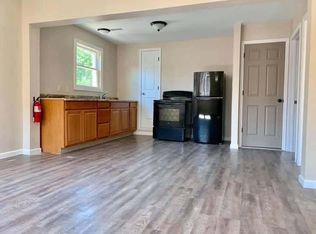 415 1/2 N Market St #D, Mount Carmel, IL 62863