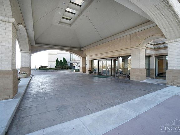 2nd image of 1201 Edgecliff Pl APT 1021