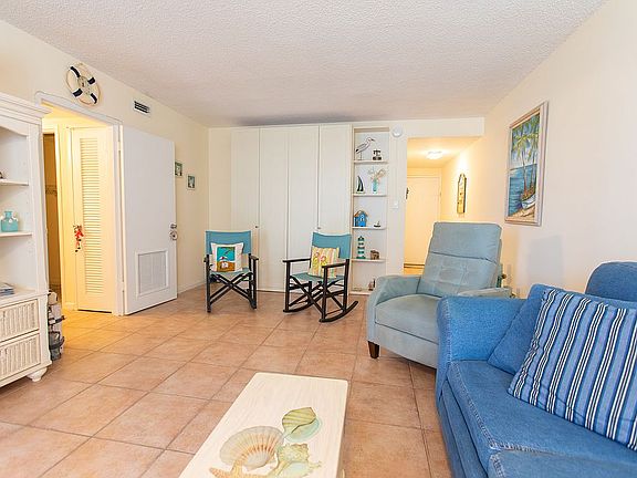 5th image of 9225 Collins Ave APT 607