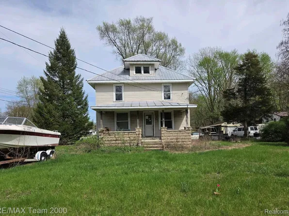 10030 Lewis Ave, Temperance, MI 48182