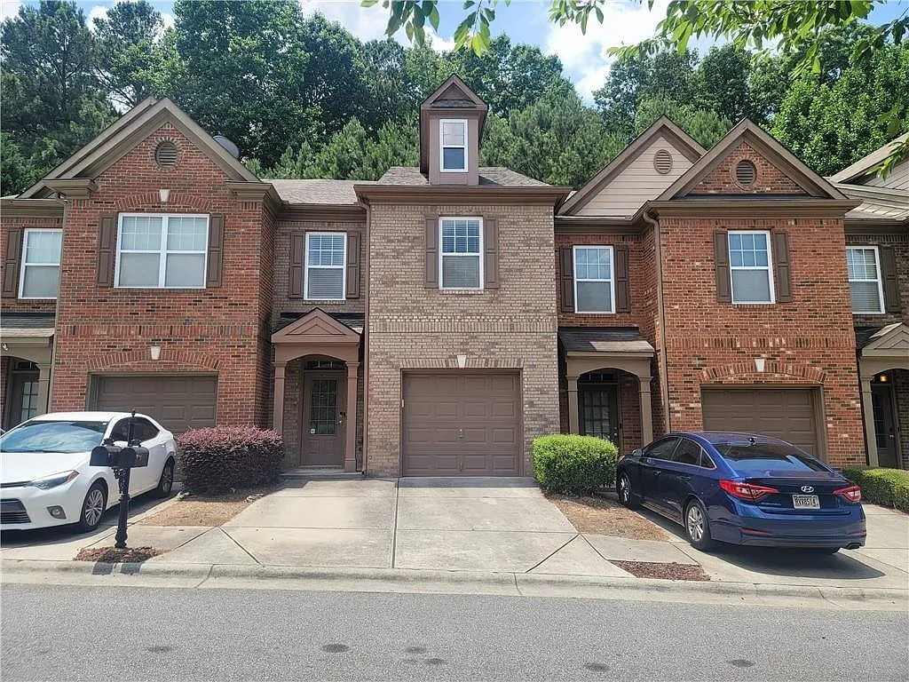 3 bed, 2.5 bath, 1818 sqft, $2,400 — Photo 1