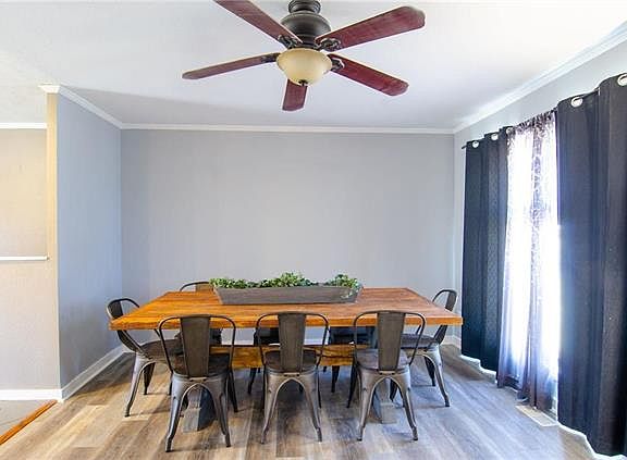 3rd image of 4802 Juniper Ln