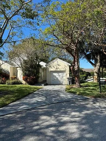 4296 Grovepark Ln