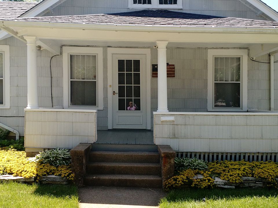 Lots of pretty landscaping