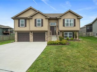 1710 Chestnut St, Kearney, MO 64060