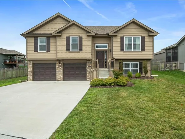 1710 Chestnut St, Kearney, MO 64060
