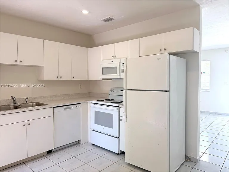 16921 SW 94th Ave — Photo 7