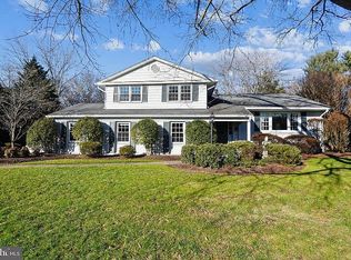 10404 Hunt Country Ln, Vienna, VA 22182