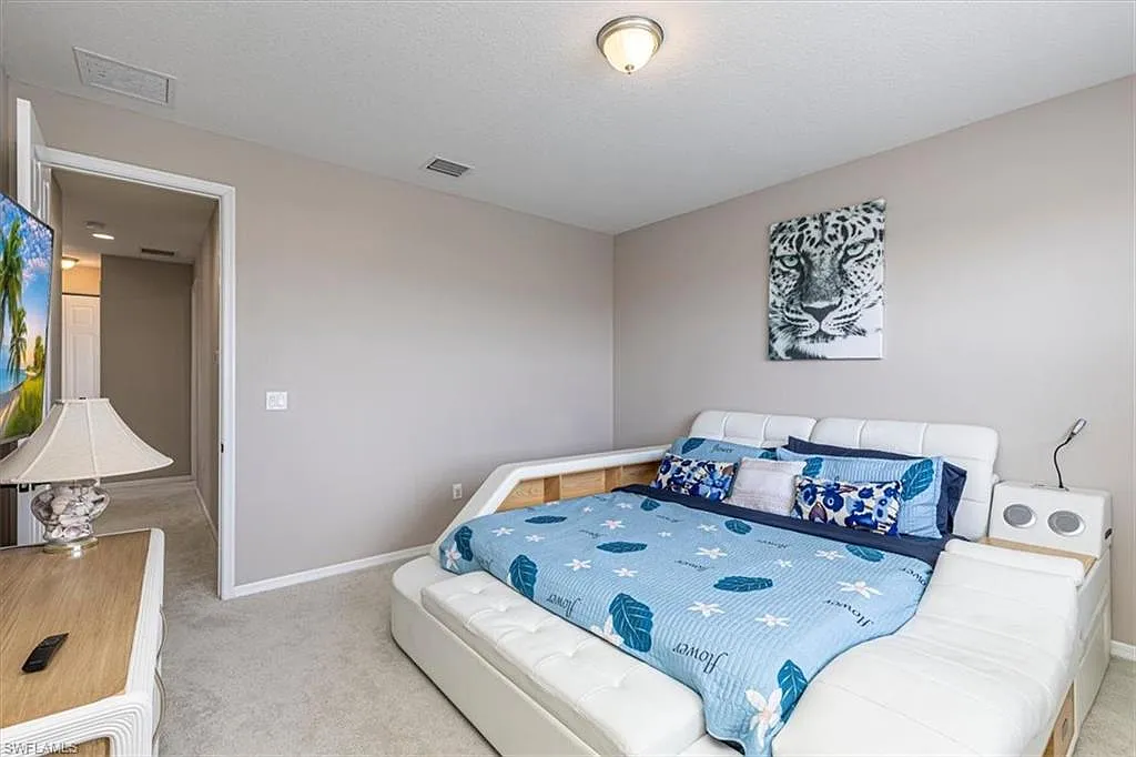 3 bed, 2.5 bath, 1810 sqft, $4,500 — Photo 2