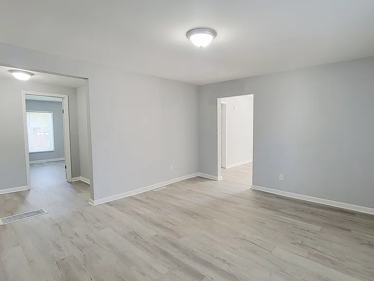 215 Foy Ave — Photo 18