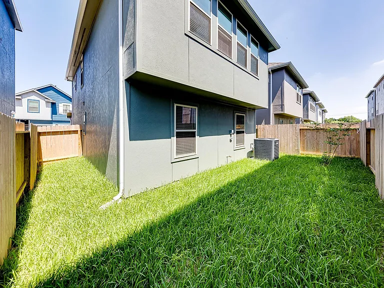 11913 Briarwood Hill Way — Photo 23