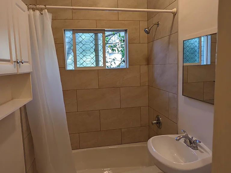 208 N La Peer Dr #7 — Photo 11
