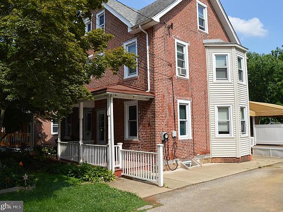 3rd image of 3874 Dennison Ave