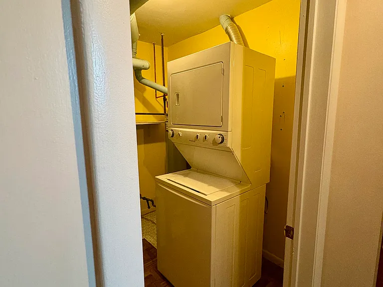 In unit laundry.