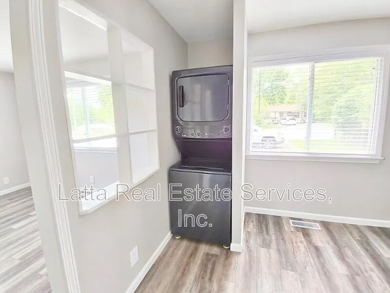 2439 S Sterling Ave #A — Photo 9