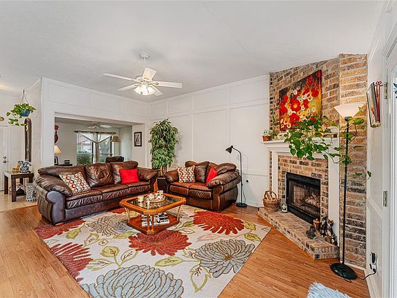 3rd image of 3939 Thistlewood Drive