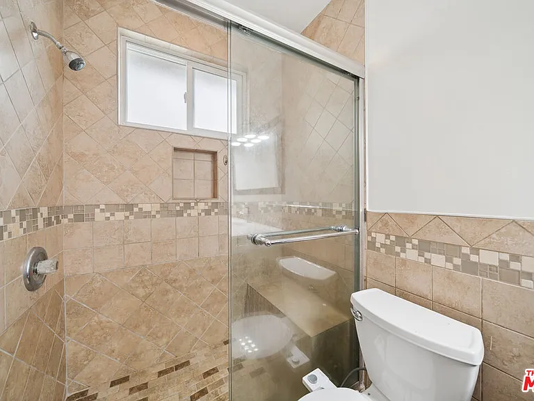 1215 N Hayworth Ave #203 — Photo 10