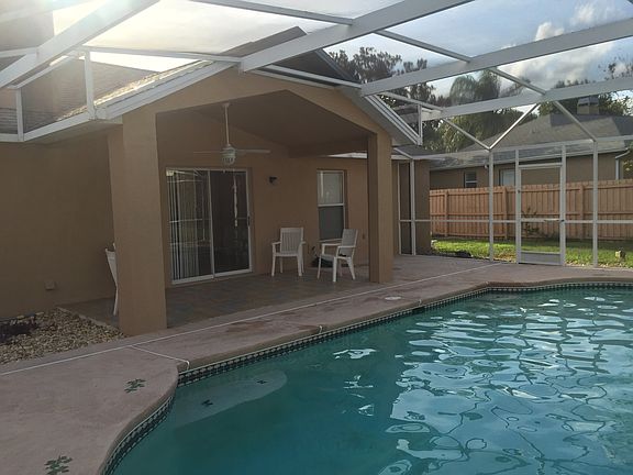 4th image of 944 Park Valley Cir