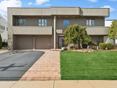 2075 Vine Drive, Merrick, NY, 11566