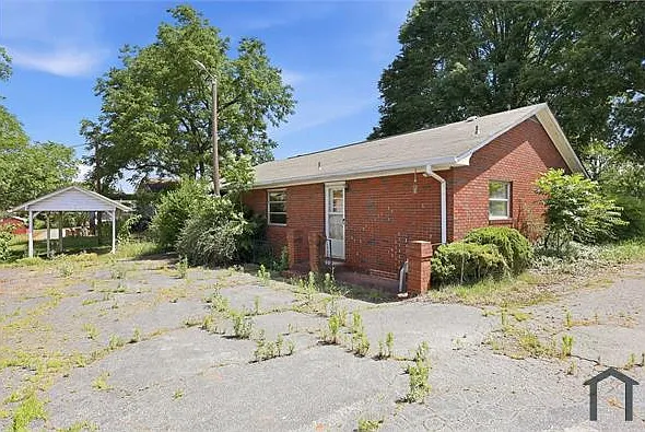 6628 University Pkwy — Photo 2