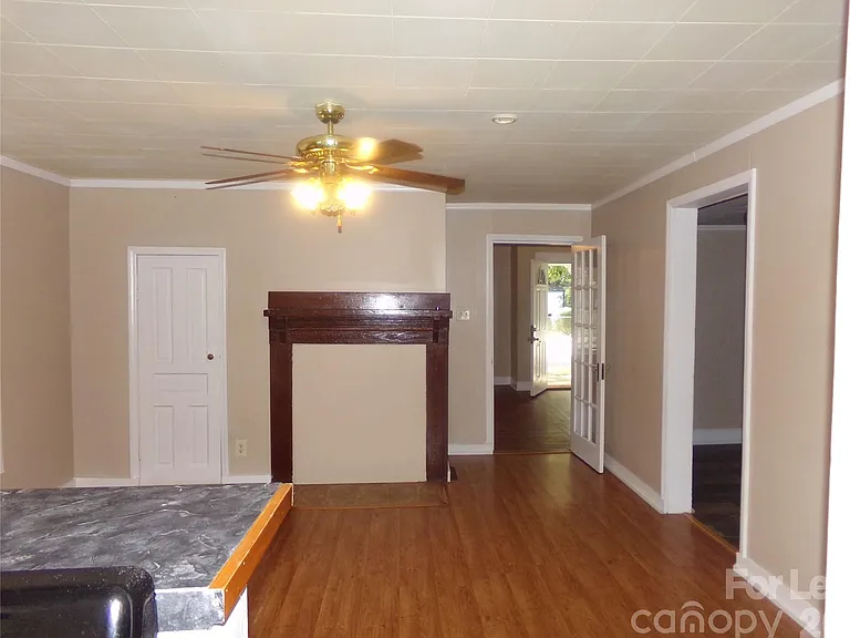 729 Spruce St — Photo 9