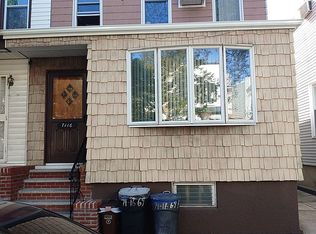 7116 69th Pl, Glendale, NY 11385